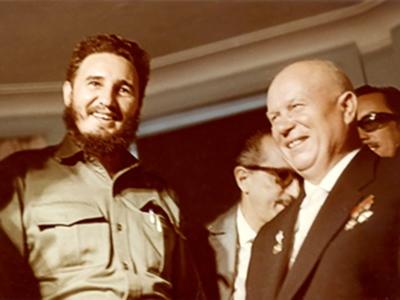 Figure 2. Castro and Khrushchev outside the Hotel Theresa after the meeting on 20 September 1960. Photograph by Vladimir Lebedev, 1960.